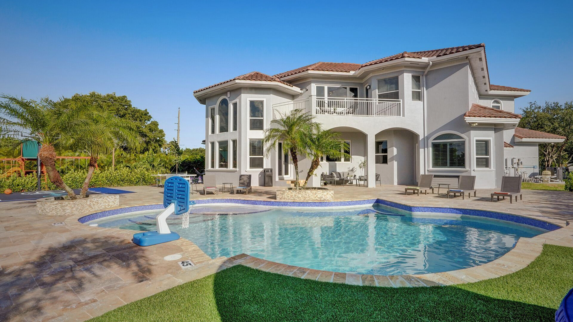 Playground Mansion_03